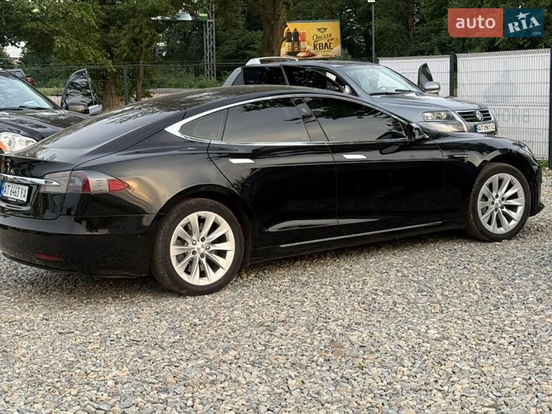 Лифтбек Tesla Model S 2017 в Ивано-Франковске