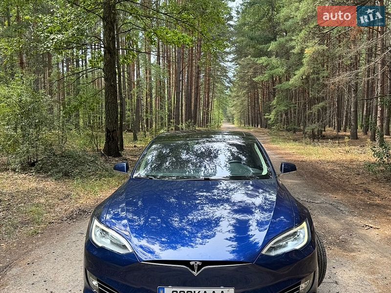 Лифтбек Tesla Model S 2016 в Киеве
