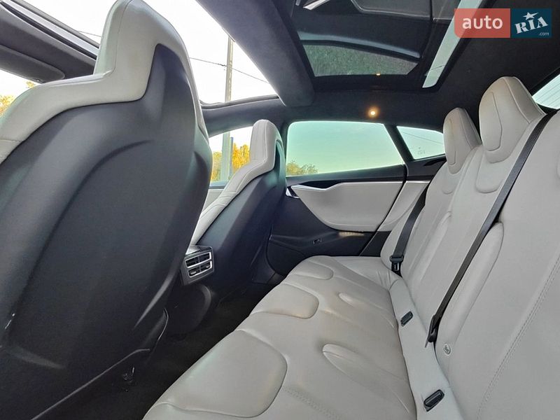 Лифтбек Tesla Model S 2016 в Киеве