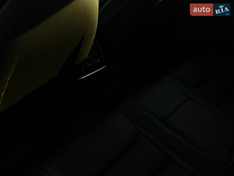 Лифтбек Tesla Model S 2022 в Виннице