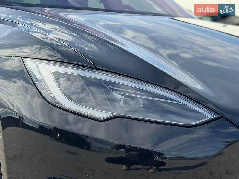 Ліфтбек Tesla Model S 2022 в Брошневі-Облозі