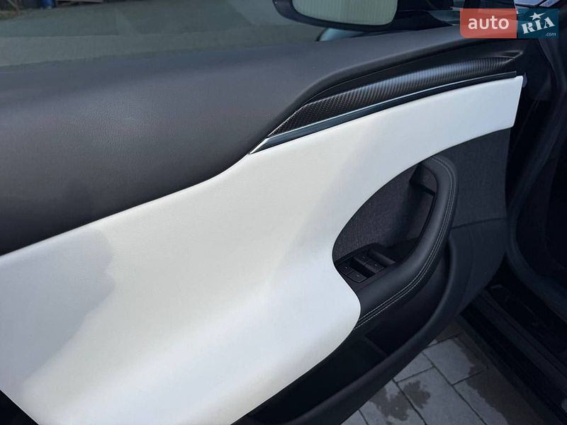 Ліфтбек Tesla Model S 2022 в Брошневі-Облозі