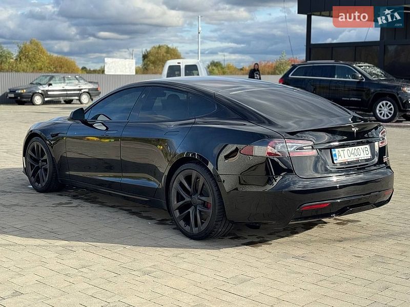 Ліфтбек Tesla Model S 2022 в Брошневі-Облозі