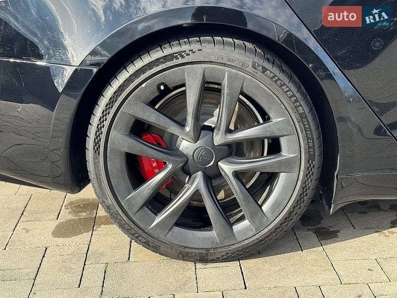 Ліфтбек Tesla Model S 2022 в Брошневі-Облозі