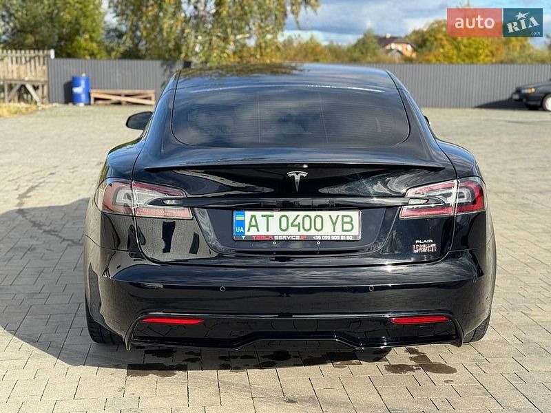 Ліфтбек Tesla Model S 2022 в Брошневі-Облозі