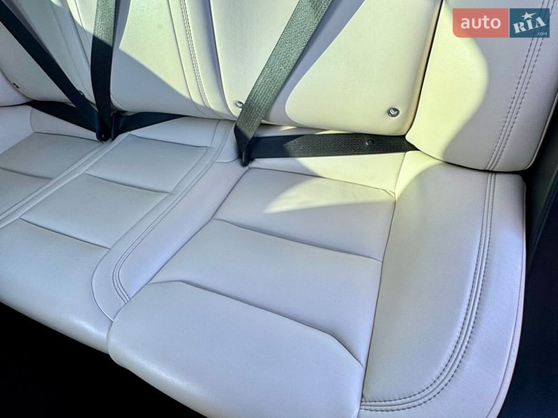 Лифтбек Tesla Model S 2017 в Ровно