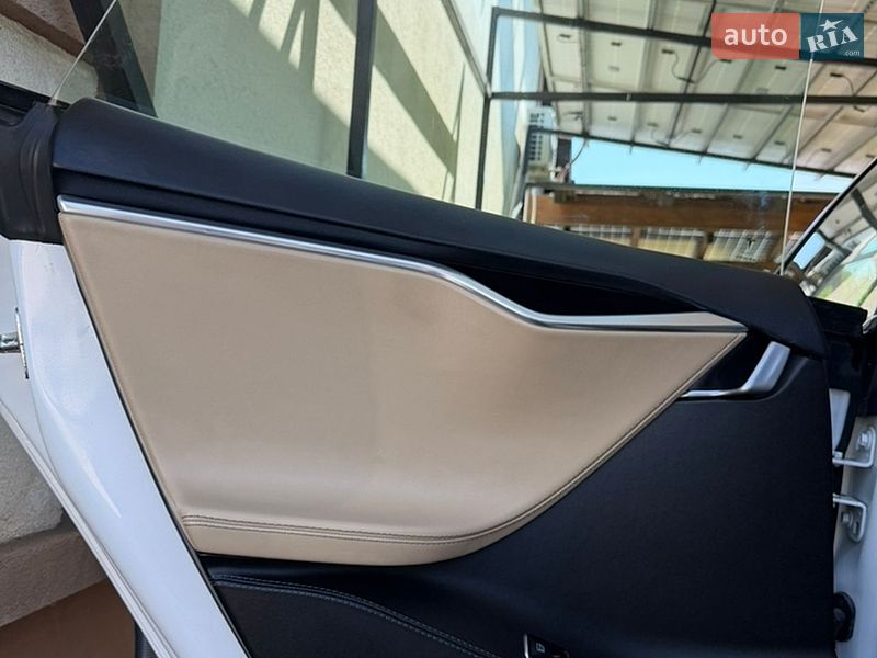 Ліфтбек Tesla Model S 2015 в Житомирі