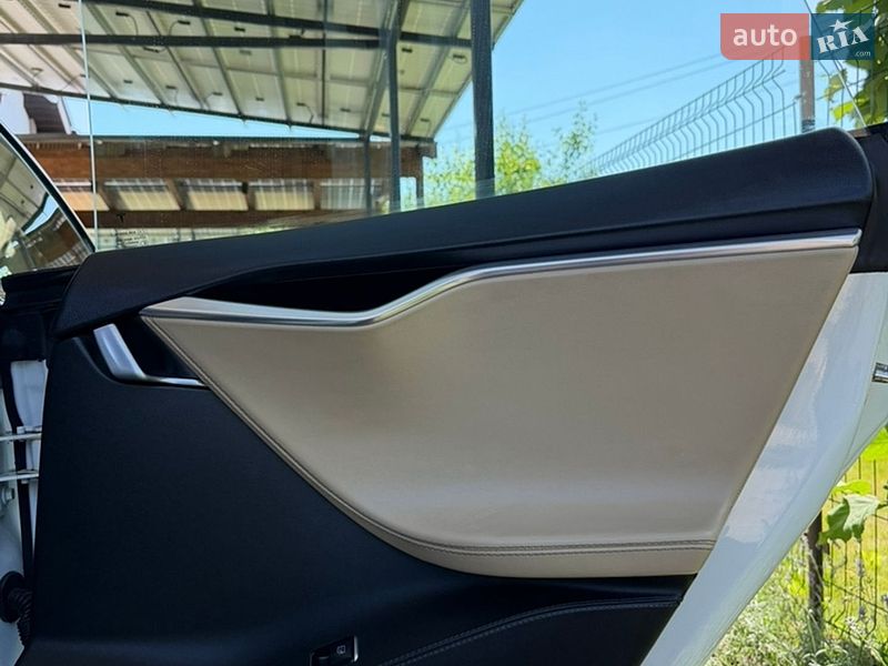 Ліфтбек Tesla Model S 2015 в Житомирі