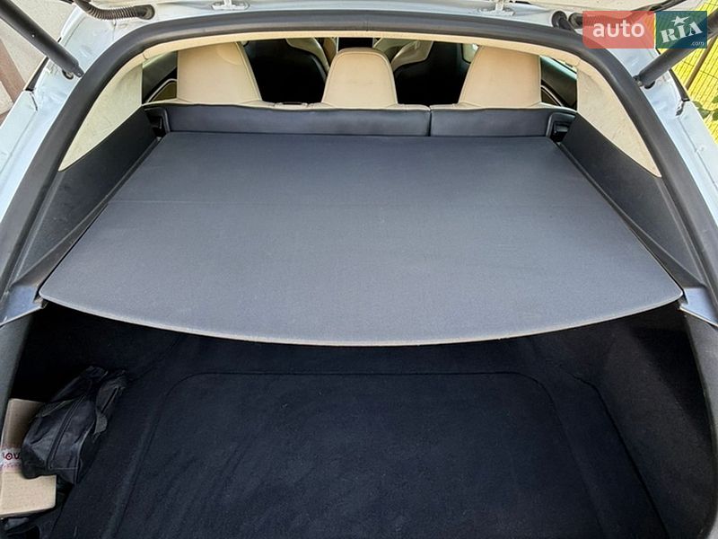 Ліфтбек Tesla Model S 2015 в Житомирі