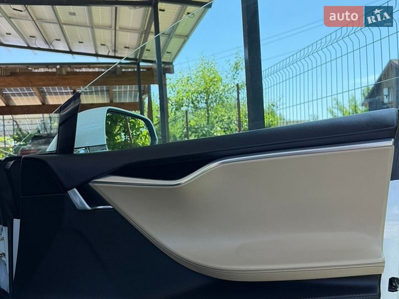 Ліфтбек Tesla Model S 2015 в Житомирі