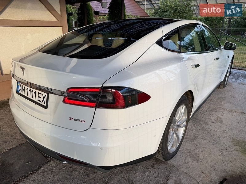 Ліфтбек Tesla Model S 2015 в Житомирі