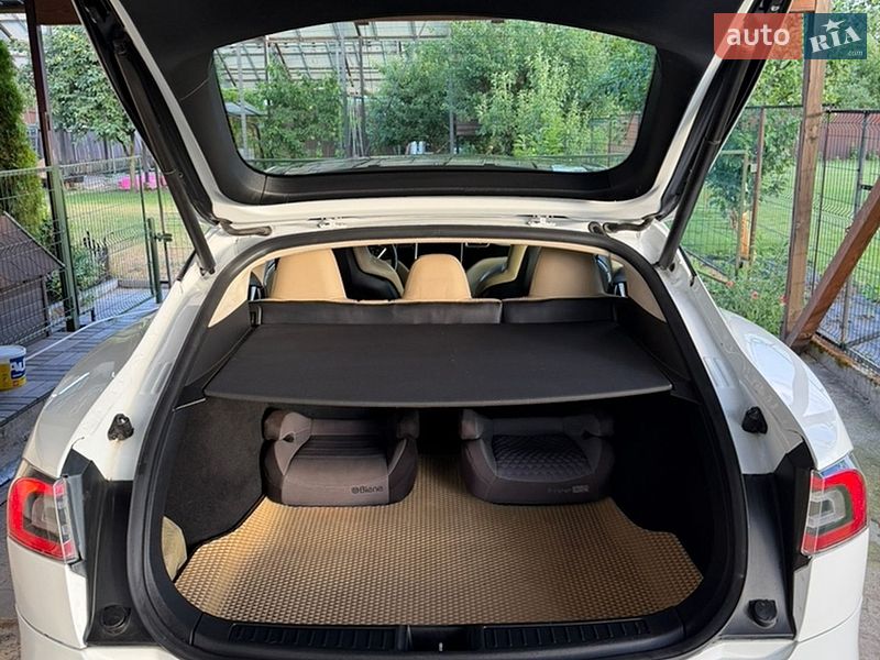 Ліфтбек Tesla Model S 2015 в Житомирі