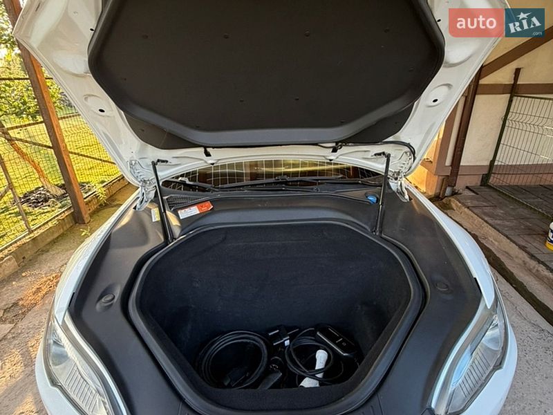 Ліфтбек Tesla Model S 2015 в Житомирі