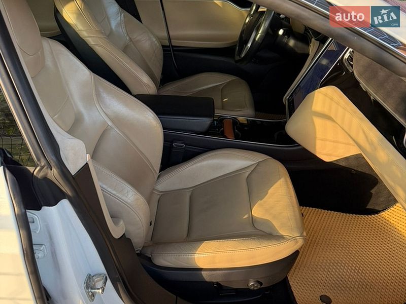 Ліфтбек Tesla Model S 2015 в Житомирі