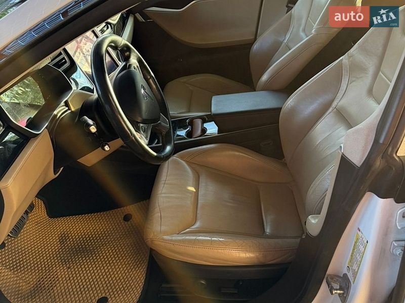 Ліфтбек Tesla Model S 2015 в Житомирі