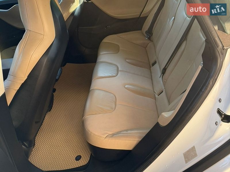 Ліфтбек Tesla Model S 2015 в Житомирі
