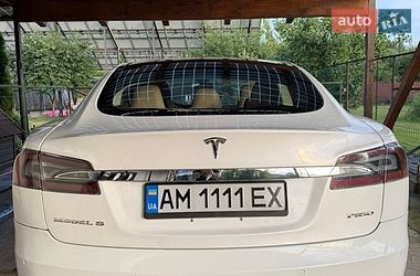 Ліфтбек Tesla Model S 2015 в Житомирі