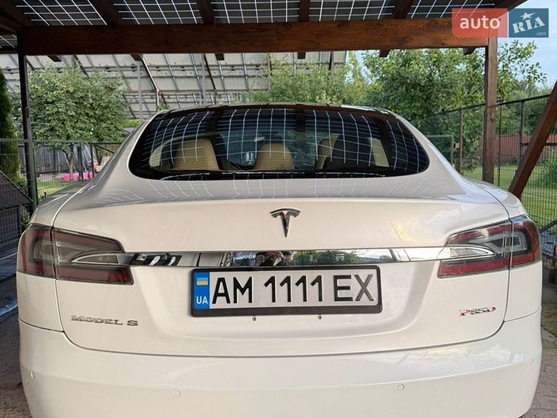 Ліфтбек Tesla Model S 2015 в Житомирі