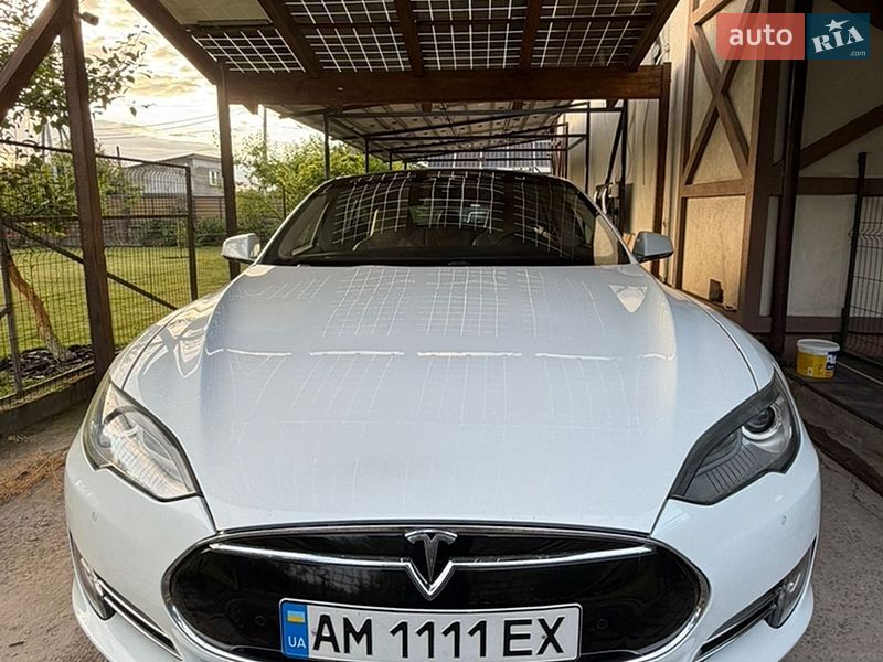 Ліфтбек Tesla Model S 2015 в Житомирі