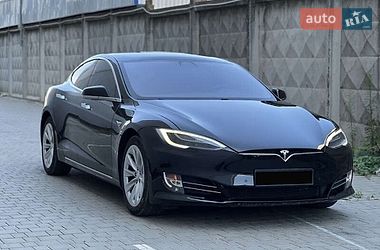 Лифтбек Tesla Model S 2017 в Ивано-Франковске