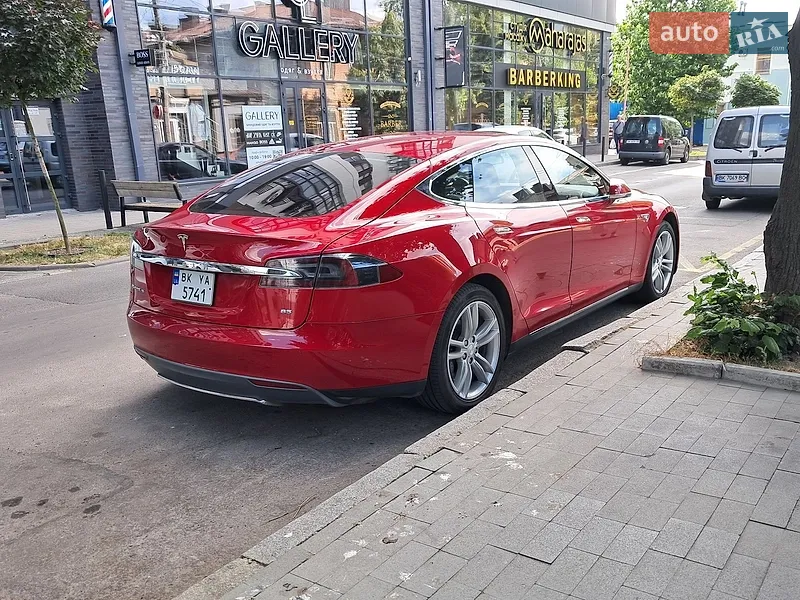 Tesla Model S 2014