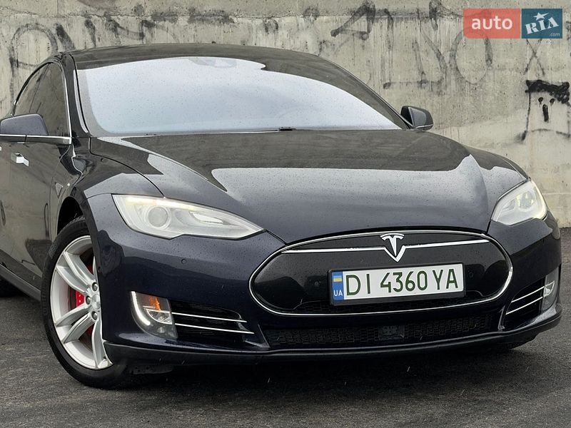 Tesla Model S 2015