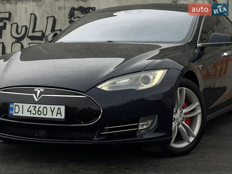 Лифтбек Tesla Model S 2015 в Львове