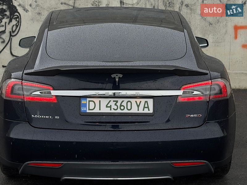 Лифтбек Tesla Model S 2015 в Львове