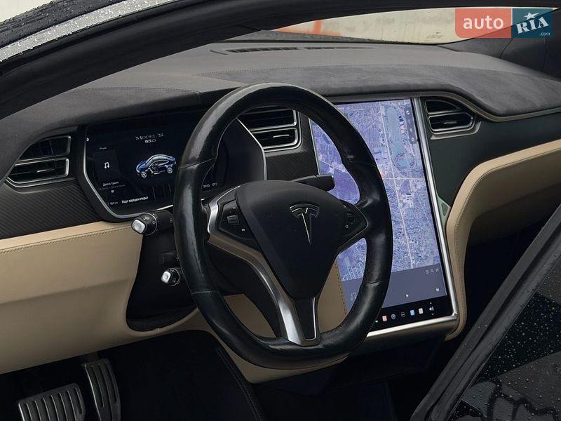 Лифтбек Tesla Model S 2015 в Львове