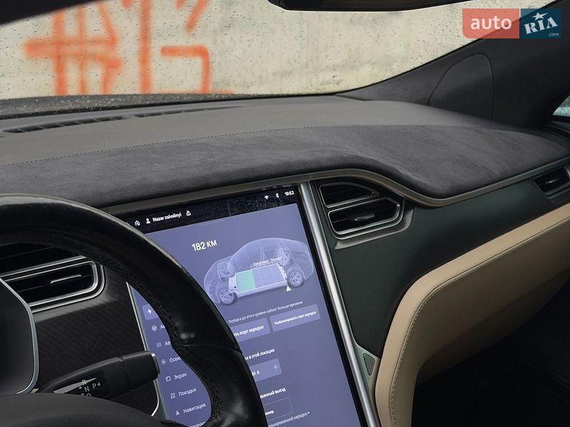 Лифтбек Tesla Model S 2015 в Львове