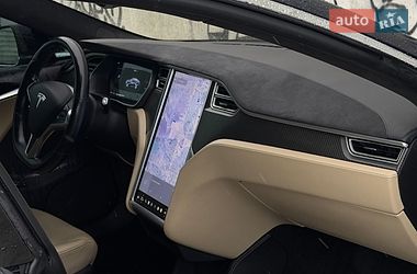 Лифтбек Tesla Model S 2015 в Львове