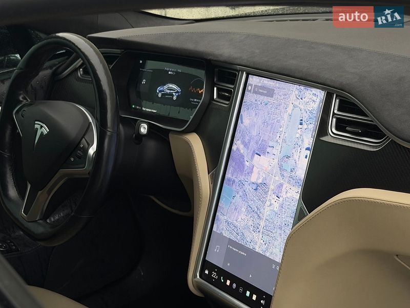 Лифтбек Tesla Model S 2015 в Львове