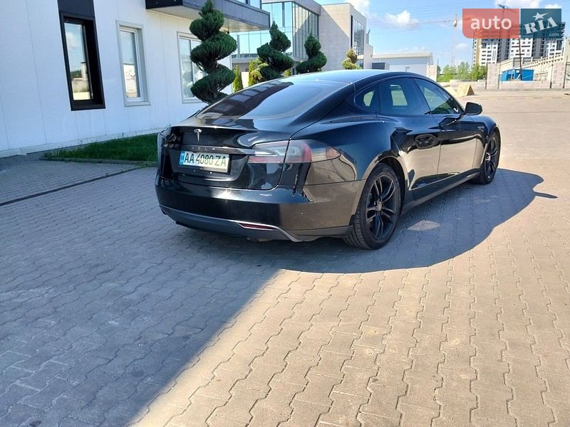 Ліфтбек Tesla Model S 2015 в Києві
