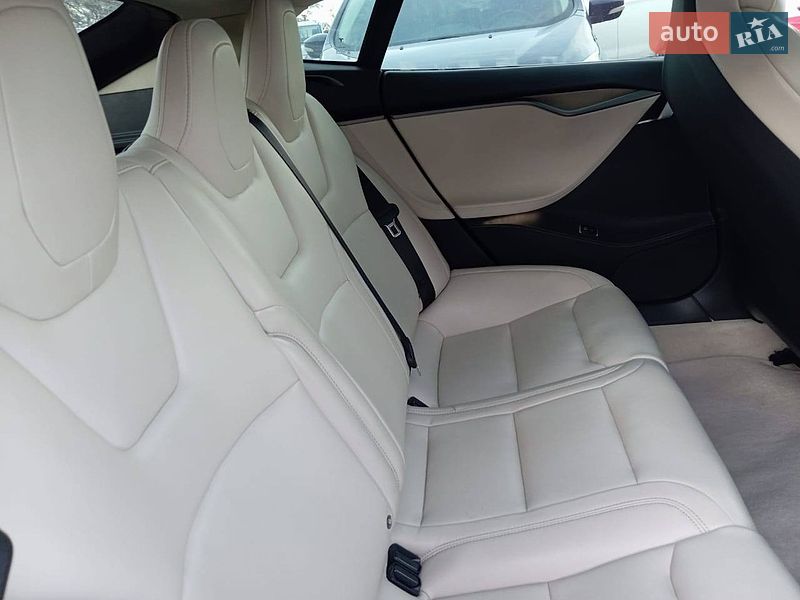 Ліфтбек Tesla Model S 2018 в Одесі