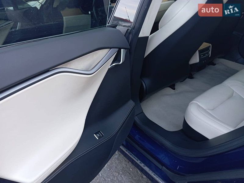 Ліфтбек Tesla Model S 2018 в Одесі