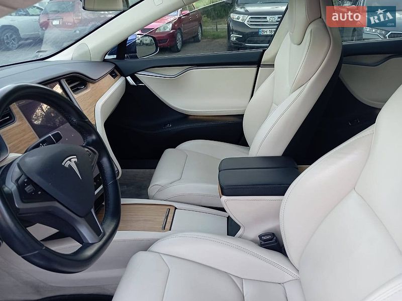 Ліфтбек Tesla Model S 2018 в Одесі