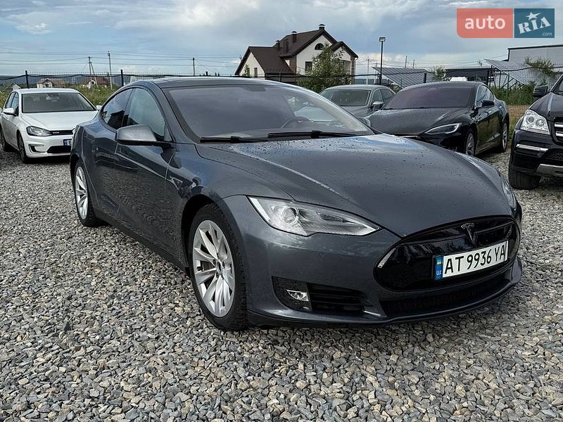 Лифтбек Tesla Model S 2013 в Ивано-Франковске
