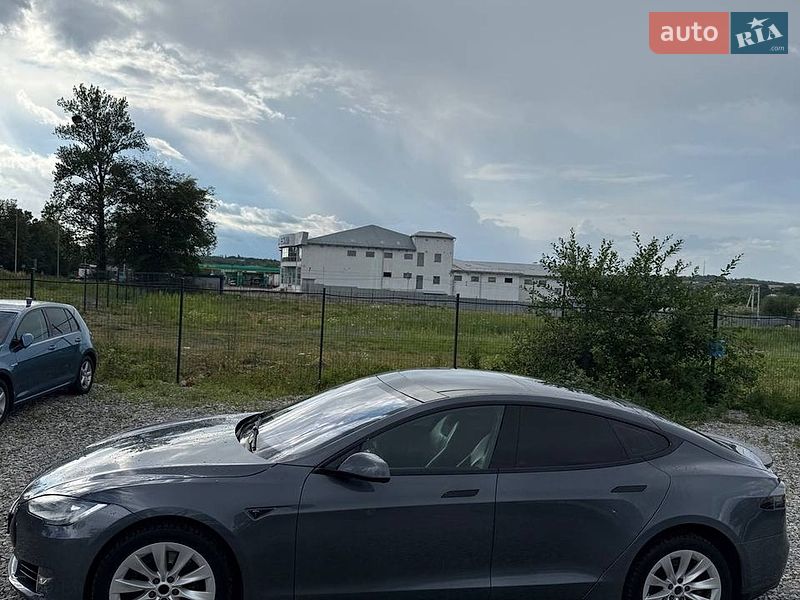 Лифтбек Tesla Model S 2013 в Ивано-Франковске