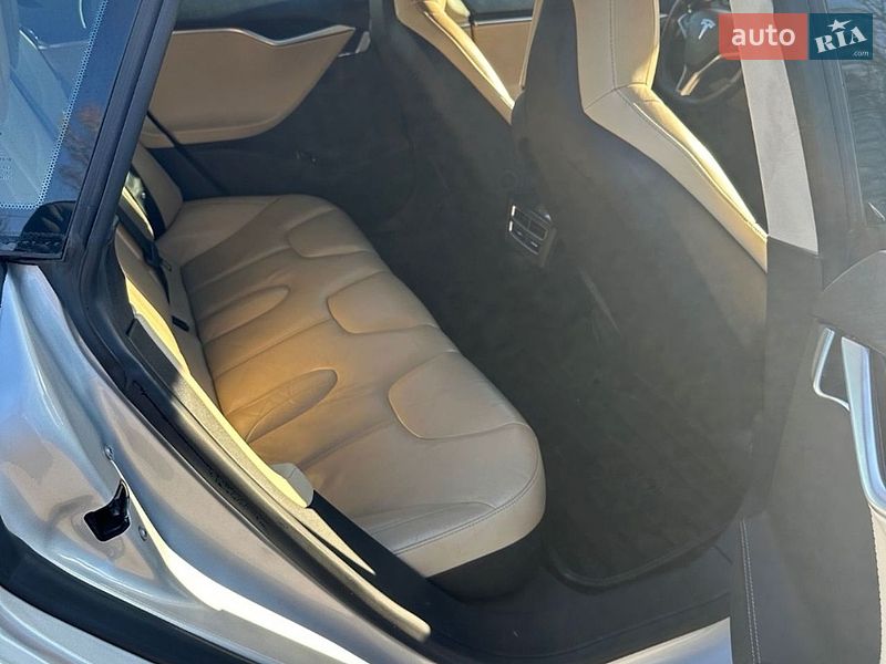 Лифтбек Tesla Model S 2014 в Черкассах