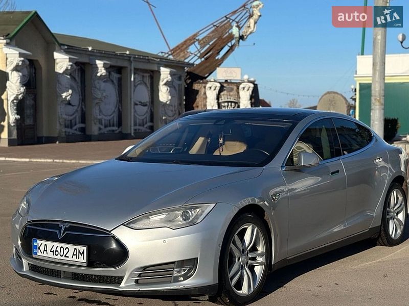 Лифтбек Tesla Model S 2014 в Черкассах