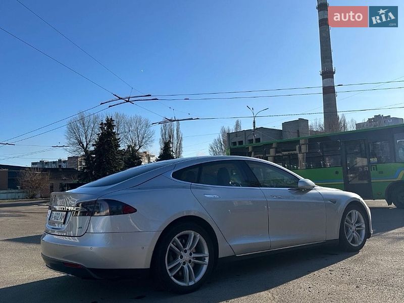 Лифтбек Tesla Model S 2014 в Черкассах