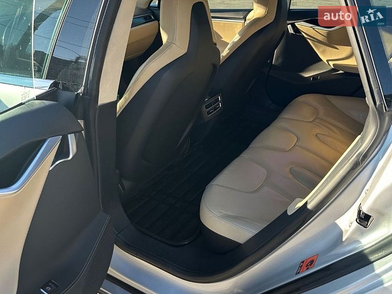 Лифтбек Tesla Model S 2014 в Черкассах