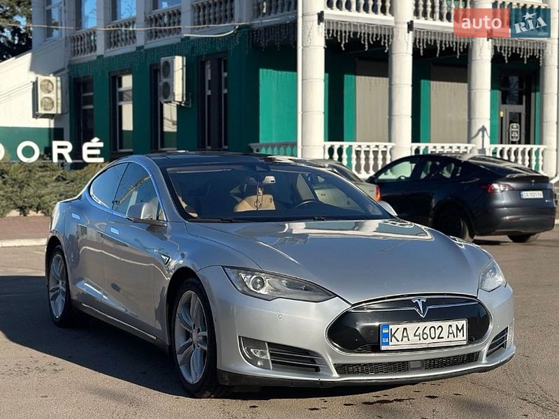 Лифтбек Tesla Model S 2014 в Черкассах