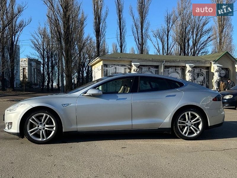 Лифтбек Tesla Model S 2014 в Черкассах
