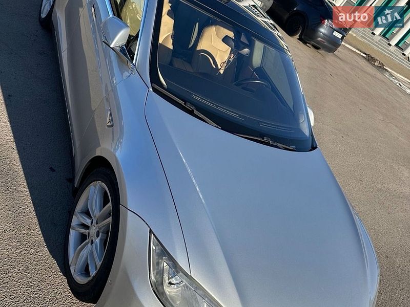 Лифтбек Tesla Model S 2014 в Черкассах