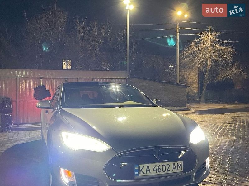 Лифтбек Tesla Model S 2014 в Черкассах