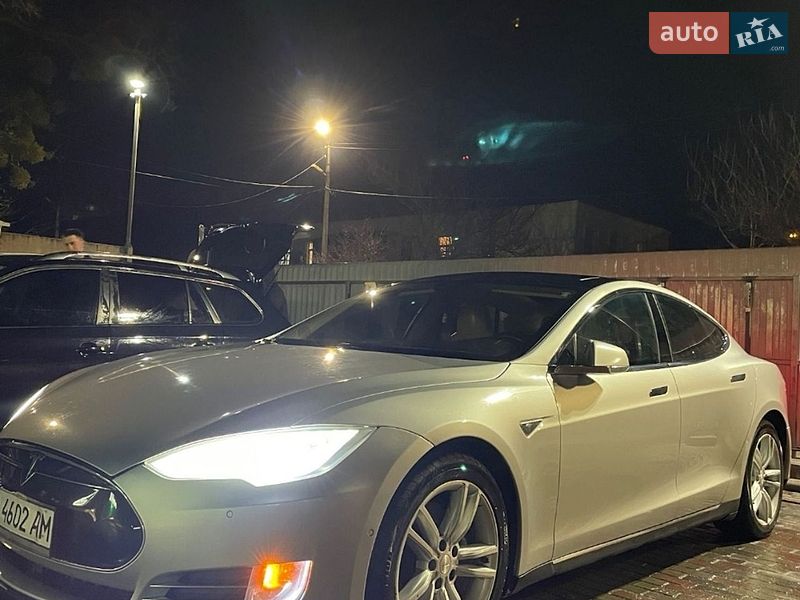 Лифтбек Tesla Model S 2014 в Черкассах