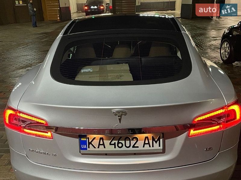 Лифтбек Tesla Model S 2014 в Черкассах