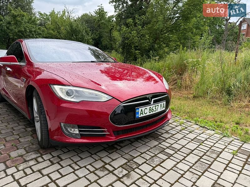 Лифтбек Tesla Model S 2013 в Луцке