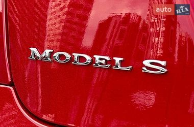 Лифтбек Tesla Model S 2018 в Киеве
